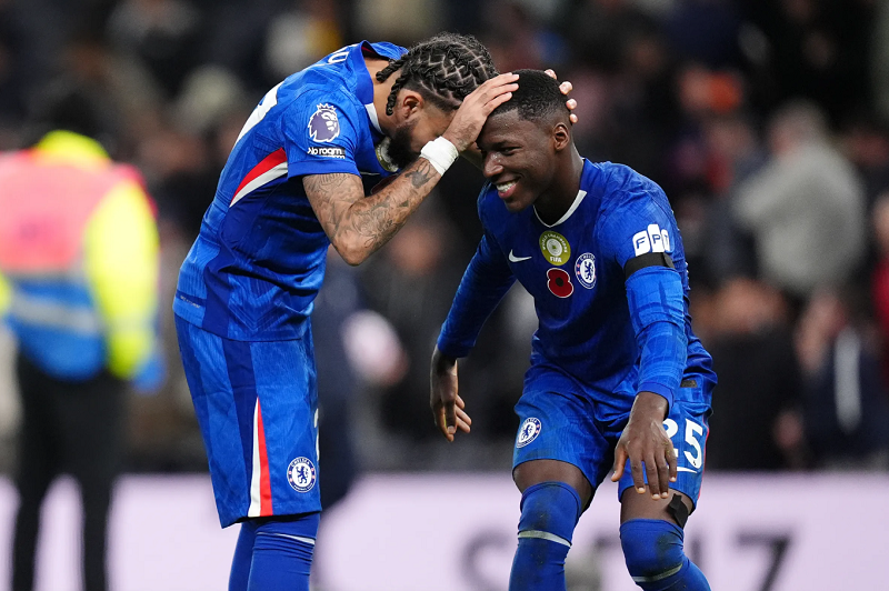 Maresca hài lòng với màn trình diễn chắc chắn của Chelsea trên sân Turf Moor